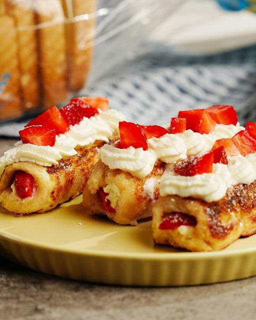 Strawberry-cheesecake-rollups