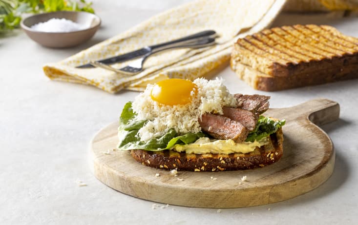 Bookmaker Toast med Entrecôte & Pepparrot - Recept | Pågen