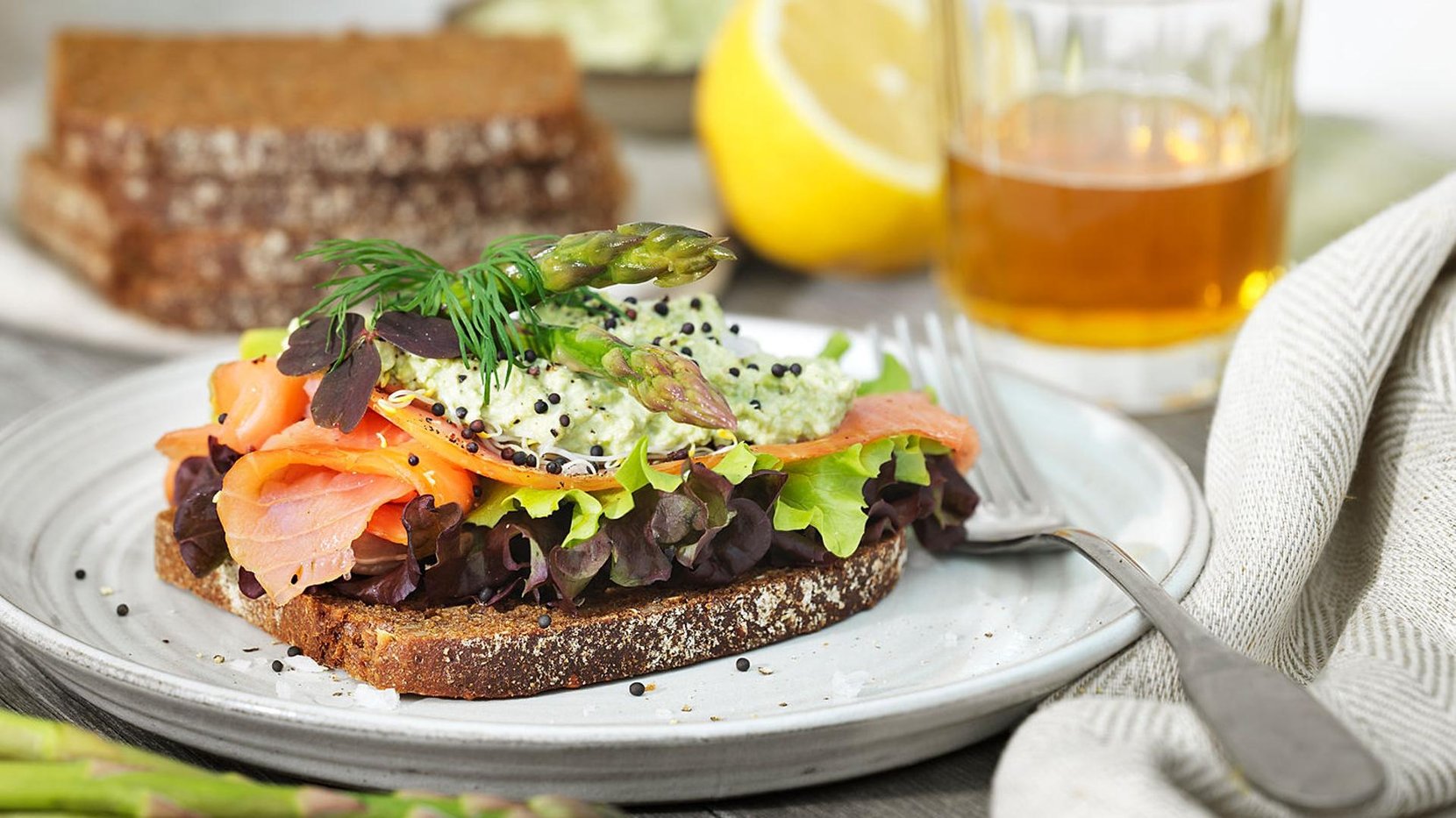 Bild på Skanörgrova med lax och grönt pålägg