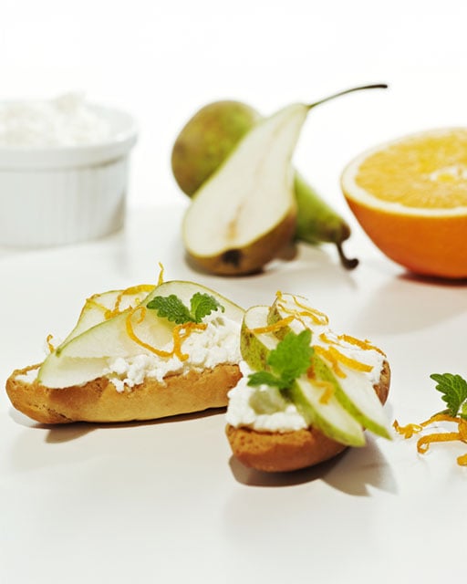 Bild på Skorpa med chèvre och päron