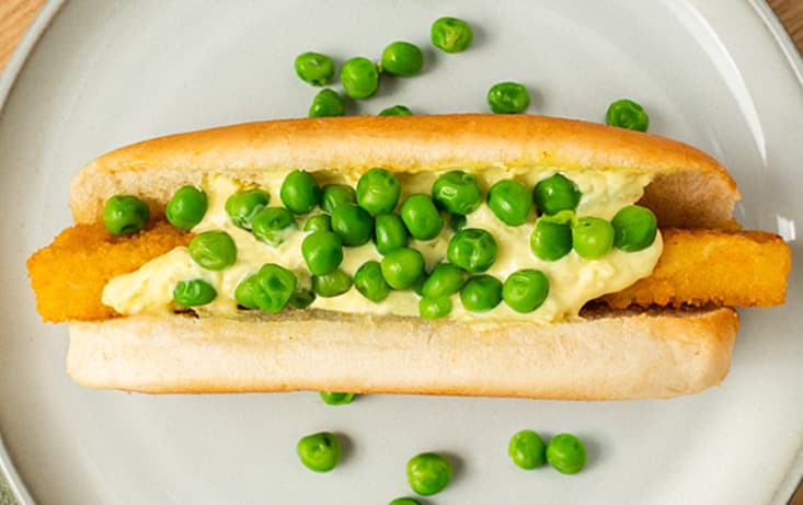 Fiskpinne-korv med Remouladsås & Gröna ärtor - Recept | Pågen