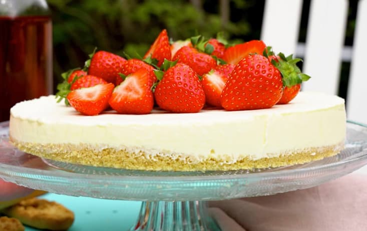 Glasstårta med Pågen Skorpor & Jordgubbar - Recept | Pågen