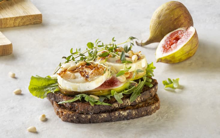 Toast med Chevré & Pågen SurdegsGoda - Recept | Pågen