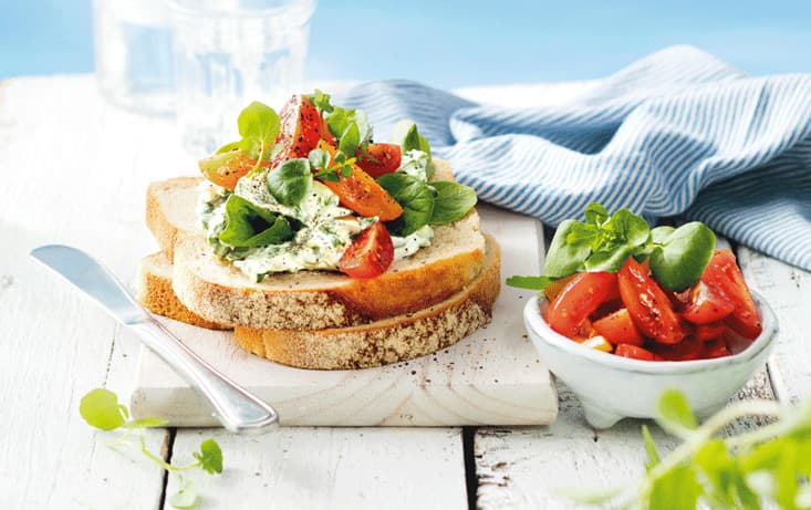 Macka med Spenatröra på Grekiskt Lantbröd - Recept | Pågen