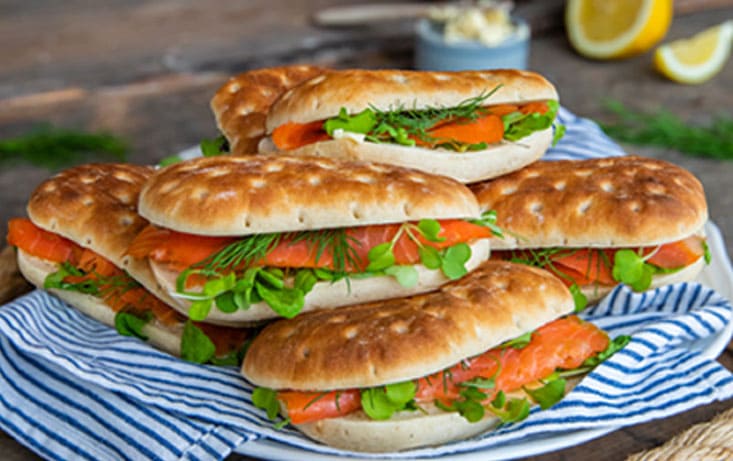 Jollekaka med kallrökt lax och färskostkräm - Recep | Pågen