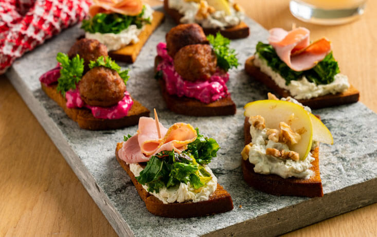 Julbordsrester på Kavring-snittar  - Recept | Pågen