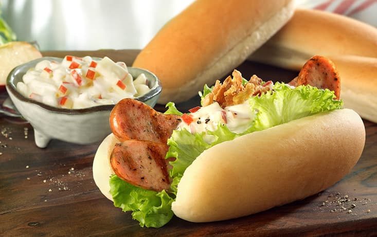 Kalkonkorv med Fänkålsslaw & Äpple i korvbröd  - Recept | Pågen