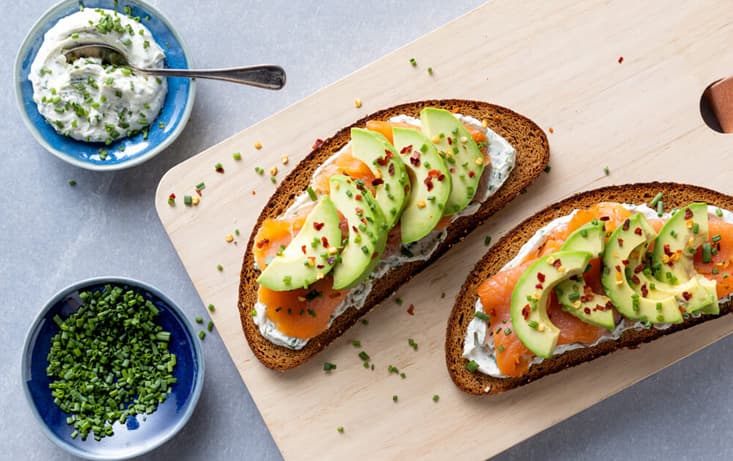 Lunchmacka  med rökt lax, avokado och färskost | Pågen