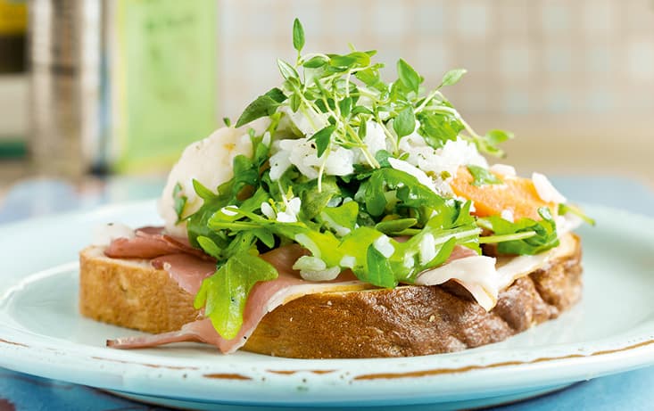 Macka med skinka, rissallad & franska örter - Recept | Pågen