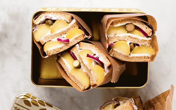 Macka med kokt potatis, Färskost & Rödlök - Recept | Pågen