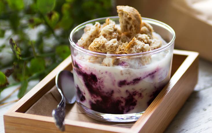 Turkisk yoghurt med blåbärssylt & skorpor - Recept | Pågen