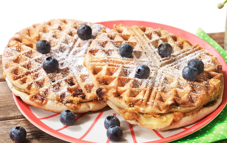 Våffelmacka med jordnötssmör & banan - Hönö - Recept | Pågen